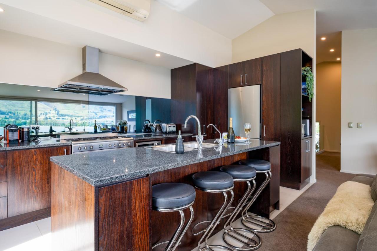 Luxury Lakeview Vista Apartment Wanaka Bagian luar foto